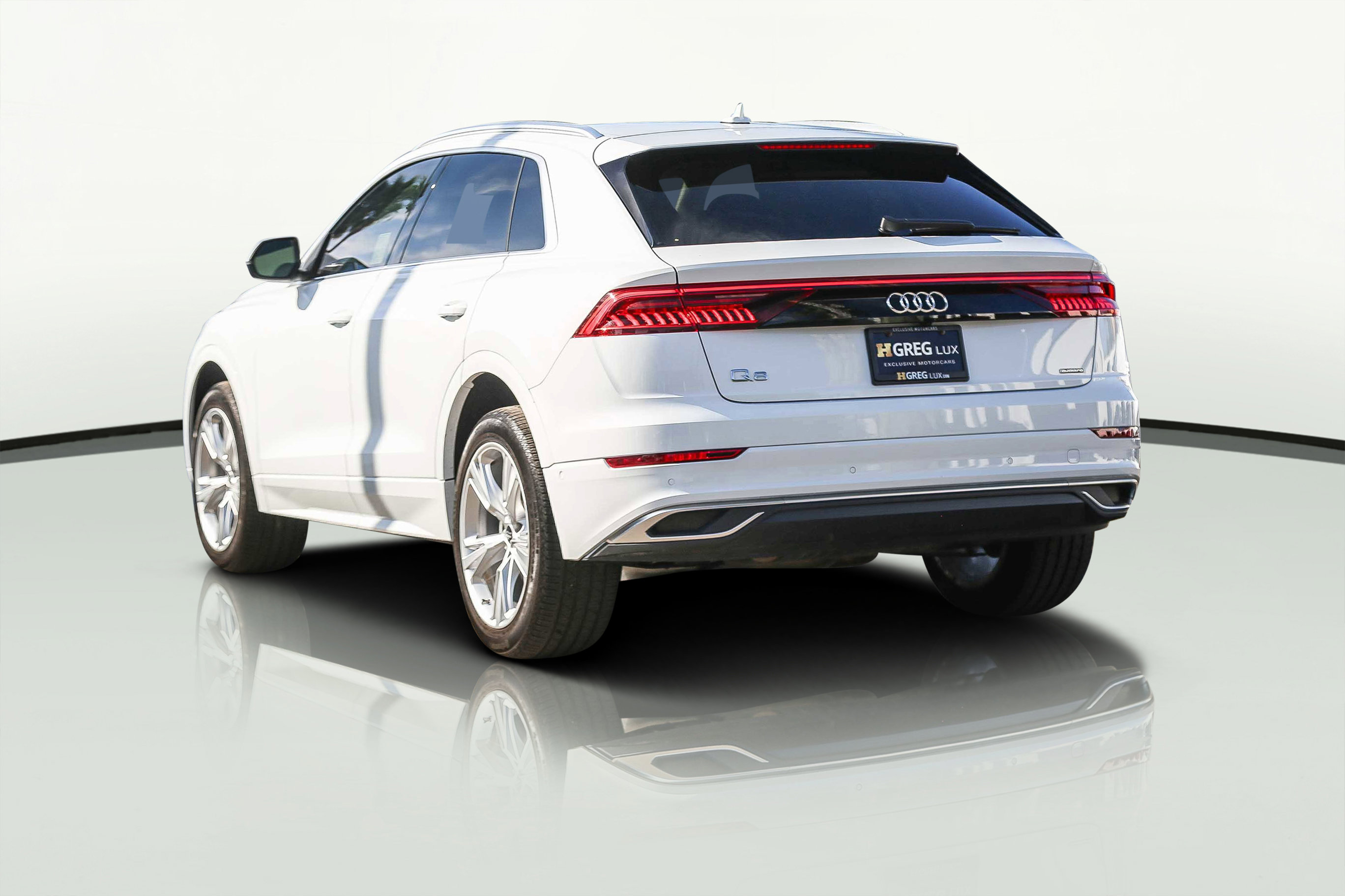 Used 2023 Audi Q8 Premium image 8