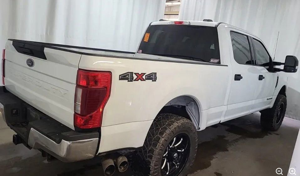 Used 2022 Ford F250 XLT AWD/4WD image 3