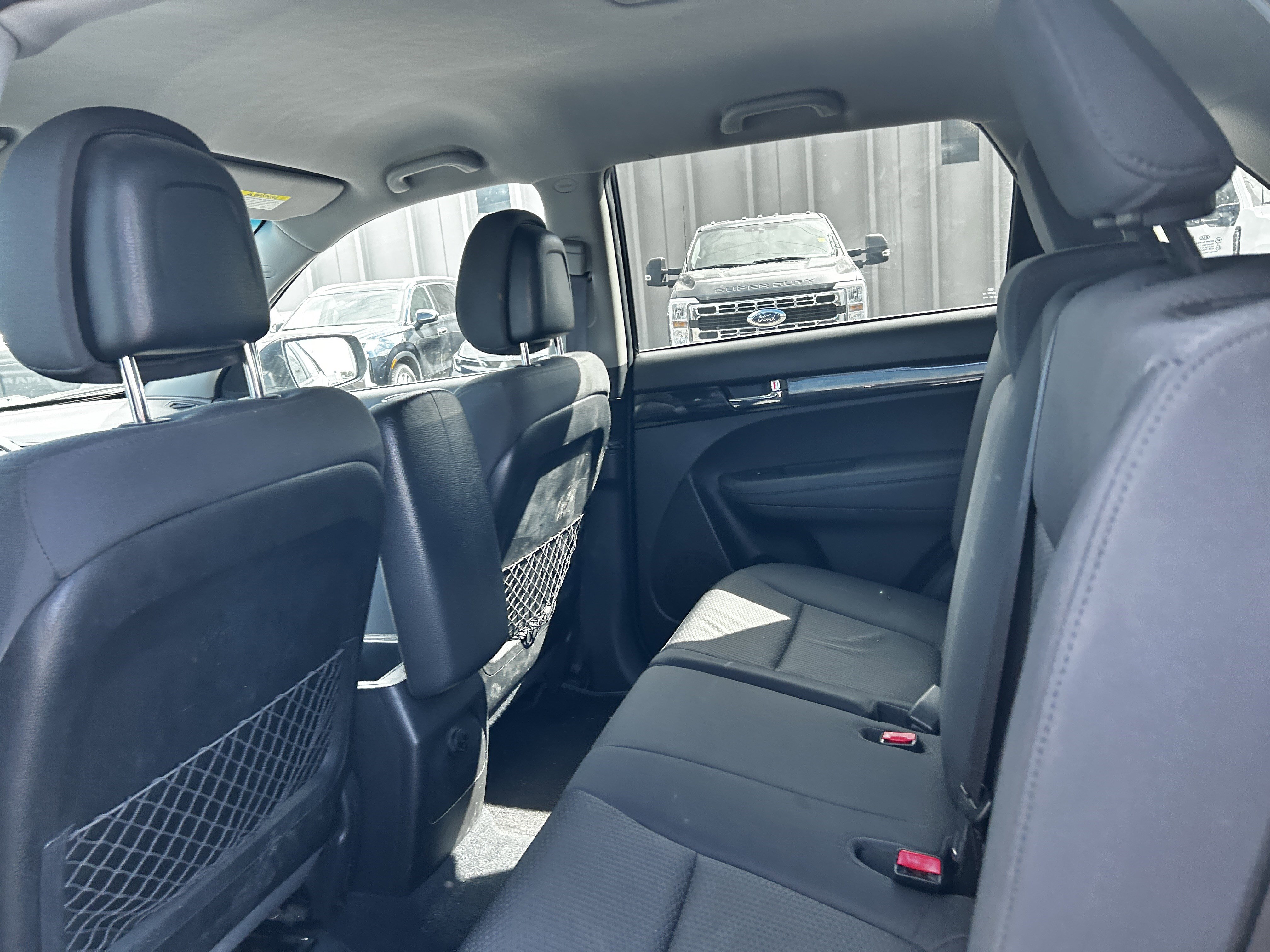 Used 2012 Kia Sorento LX w/ Third Row Pkg image 10