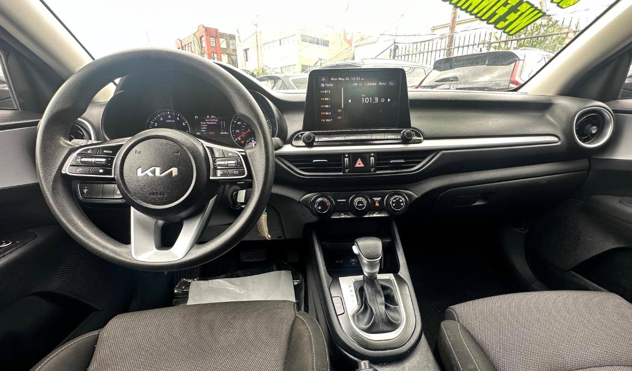 Used 2024 Kia Forte LXS FWD image 9