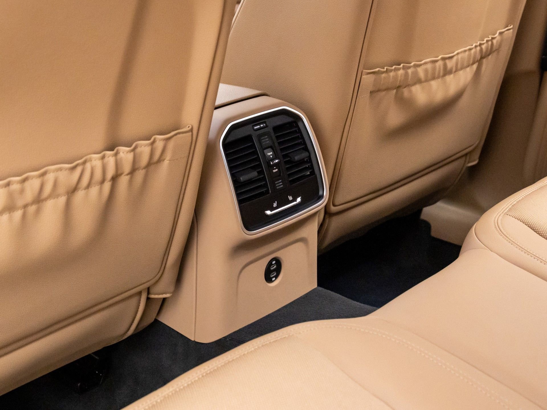 Certified 2025 Porsche Macan image 17