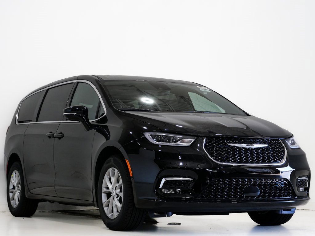 New 2026 Chrysler Pacifica Select image 1