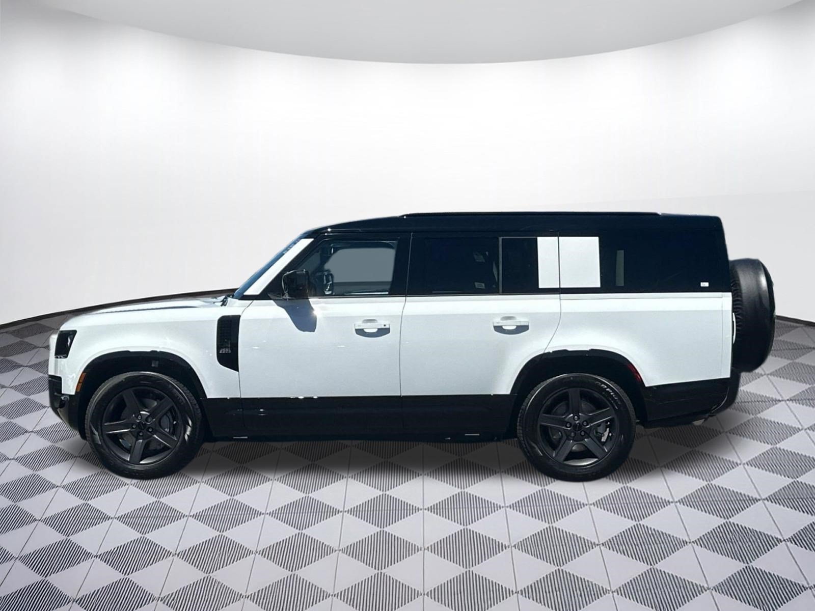 New 2026 Land Rover Defender 130 X-Dynamic SE AWD/4WD image 2