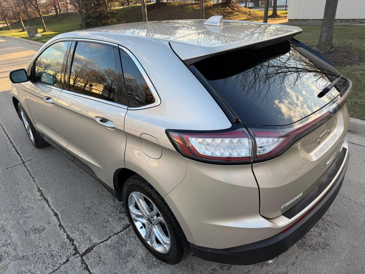 Used 2018 Ford Edge Titanium w/ Ford Safe & Smart Package image 14