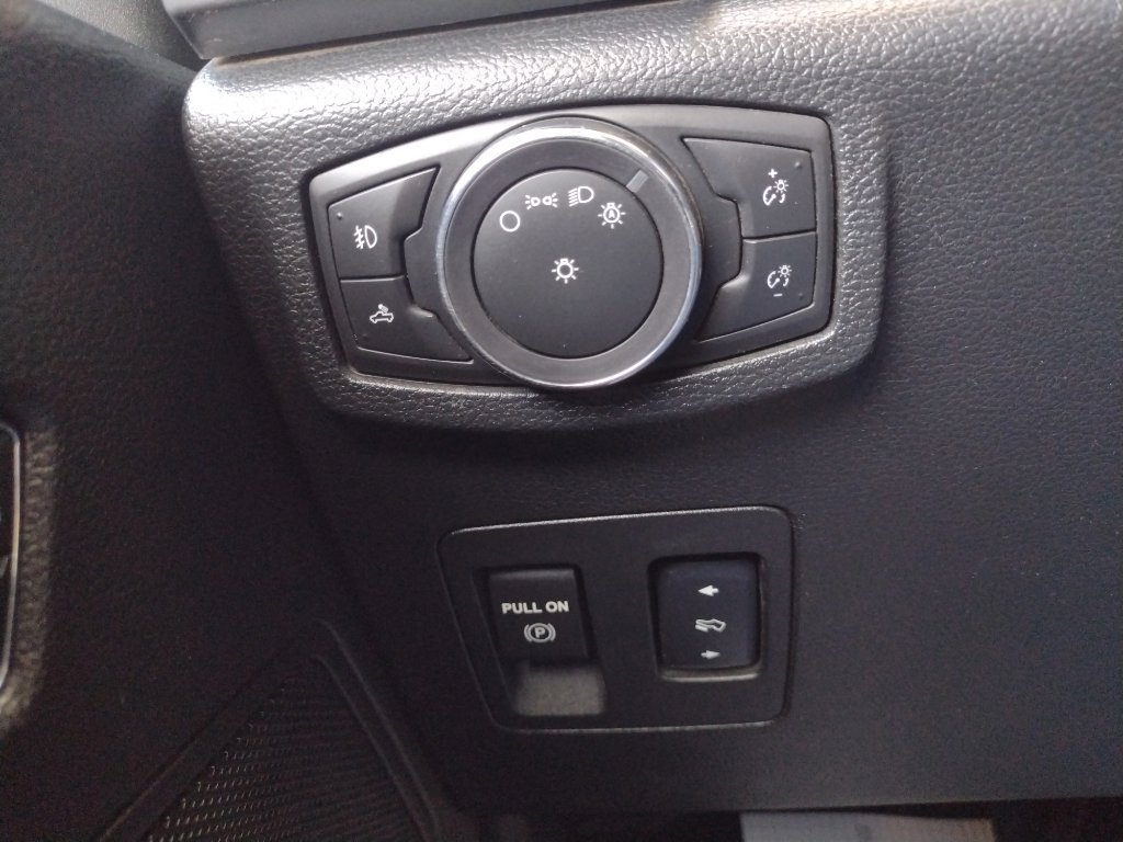 Used 2015 Ford F150 XLT w/ Equipment Group 302A Luxury image 16