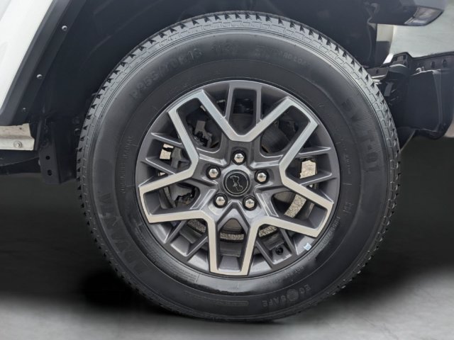 Used 2025 Jeep Wrangler Unlimited Sahara AWD/4WD image 10