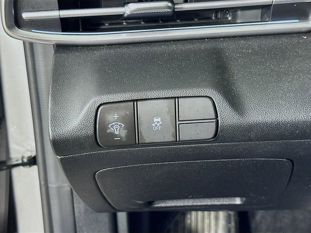 Used 2025 Hyundai Elantra SEL FWD image 21