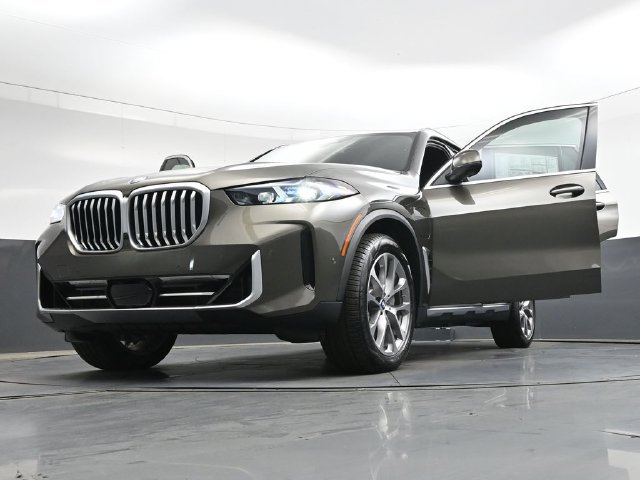 New 2026 BMW X5 xDrive50e w/ Climate Comfort Package AWD/4WD image 44