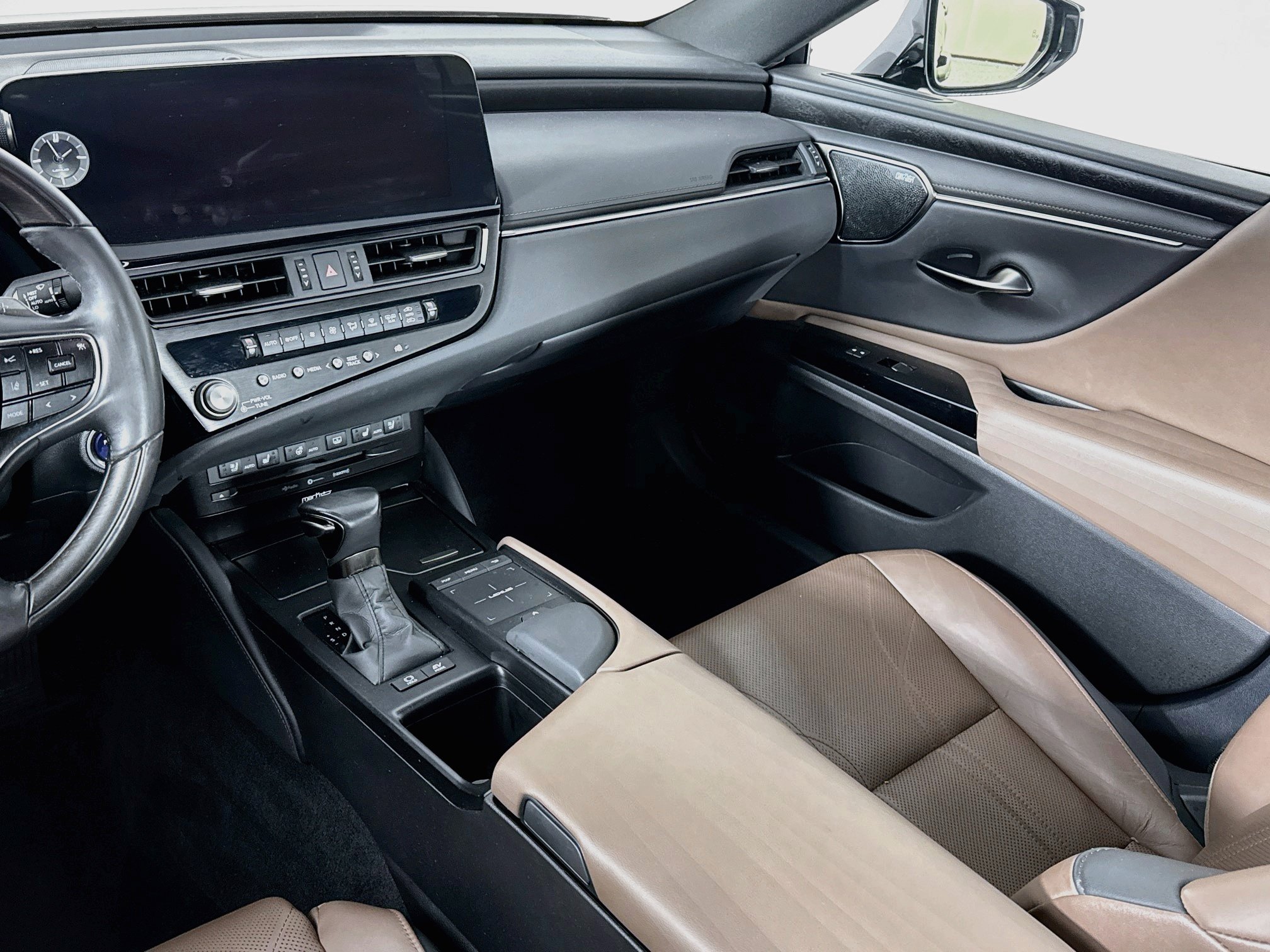 Used 2022 Lexus ES 300h w/ Accessory Package FWD image 25