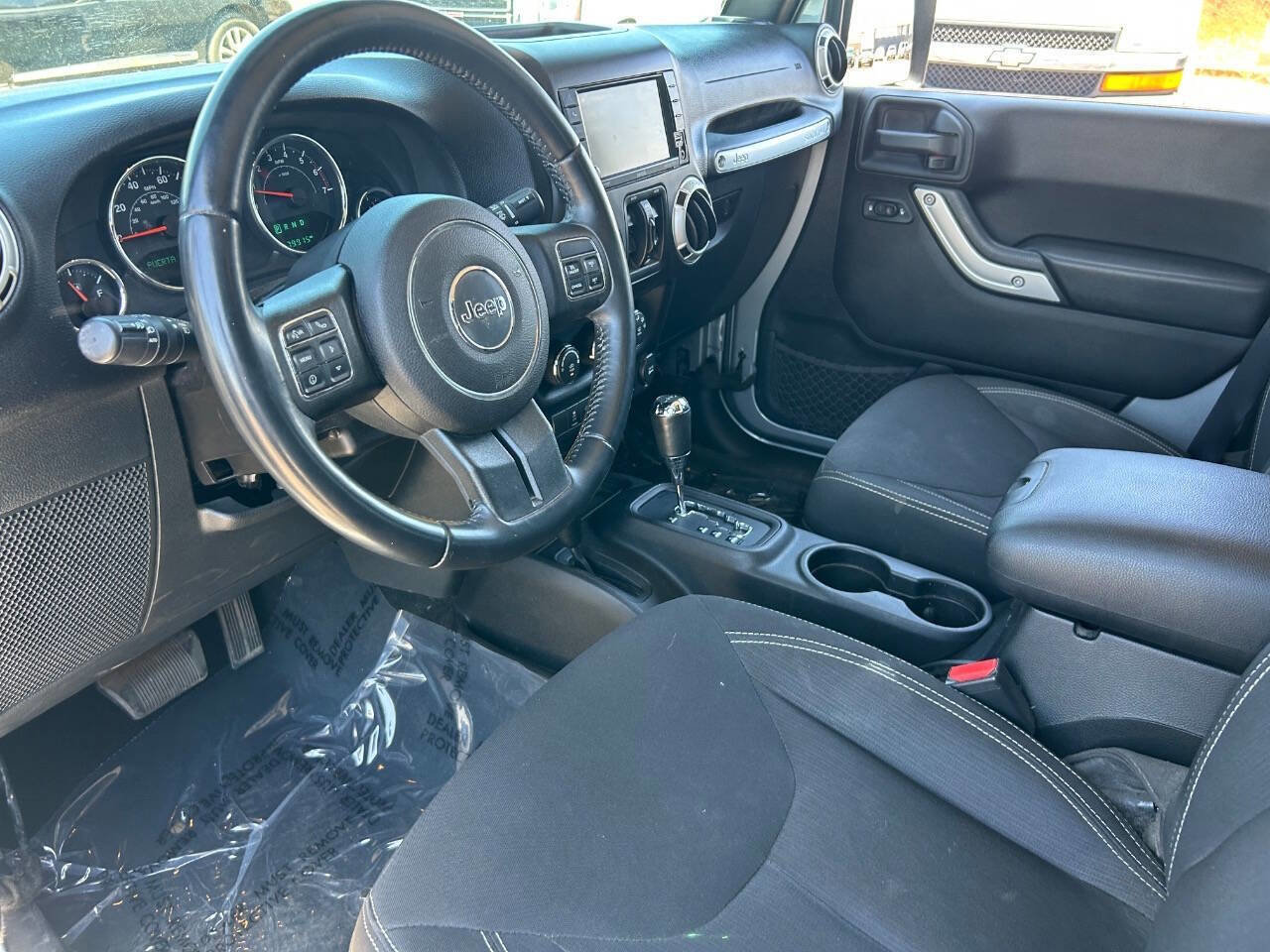 Used 2016 Jeep Wrangler Unlimited Sahara w/ Connectivity Group AWD/4WD image 23