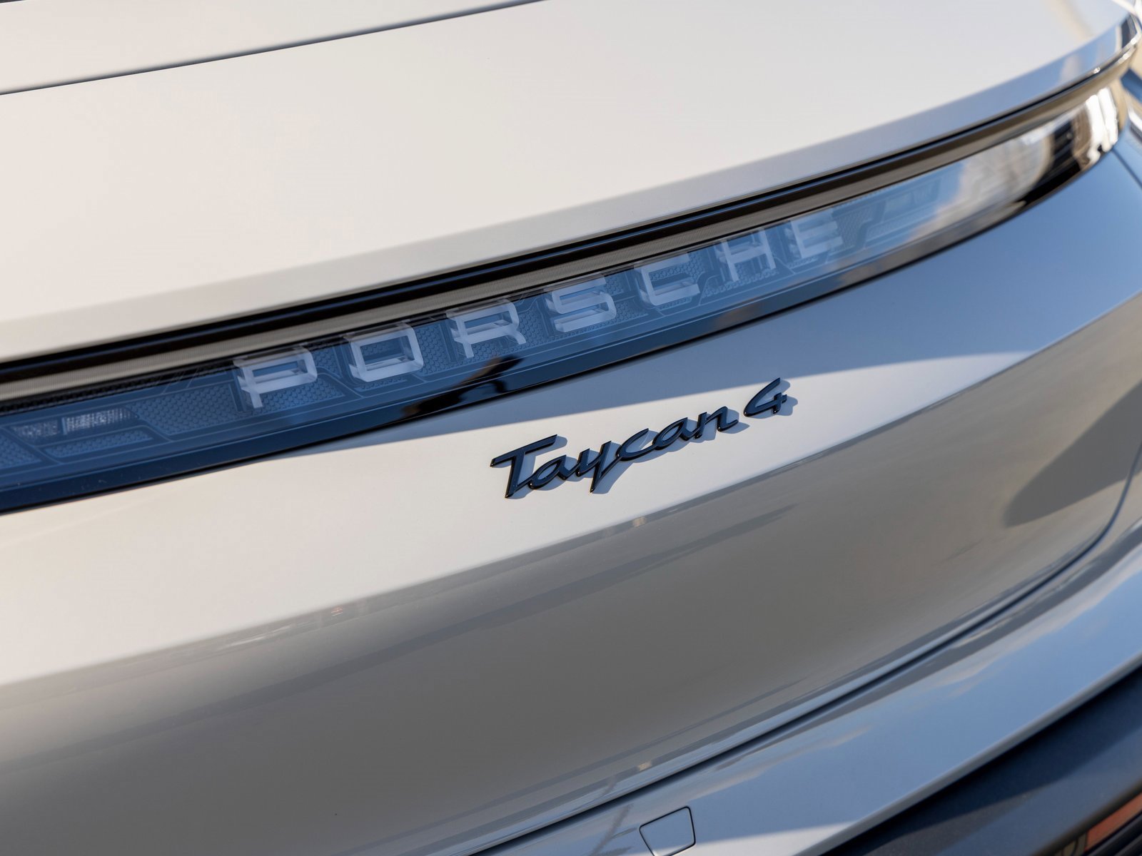 New 2025 Porsche Taycan image 19