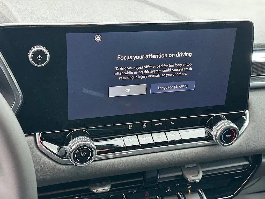 New 2026 GMC Canyon Elevation w/ LPO, Black Badging Package image 30