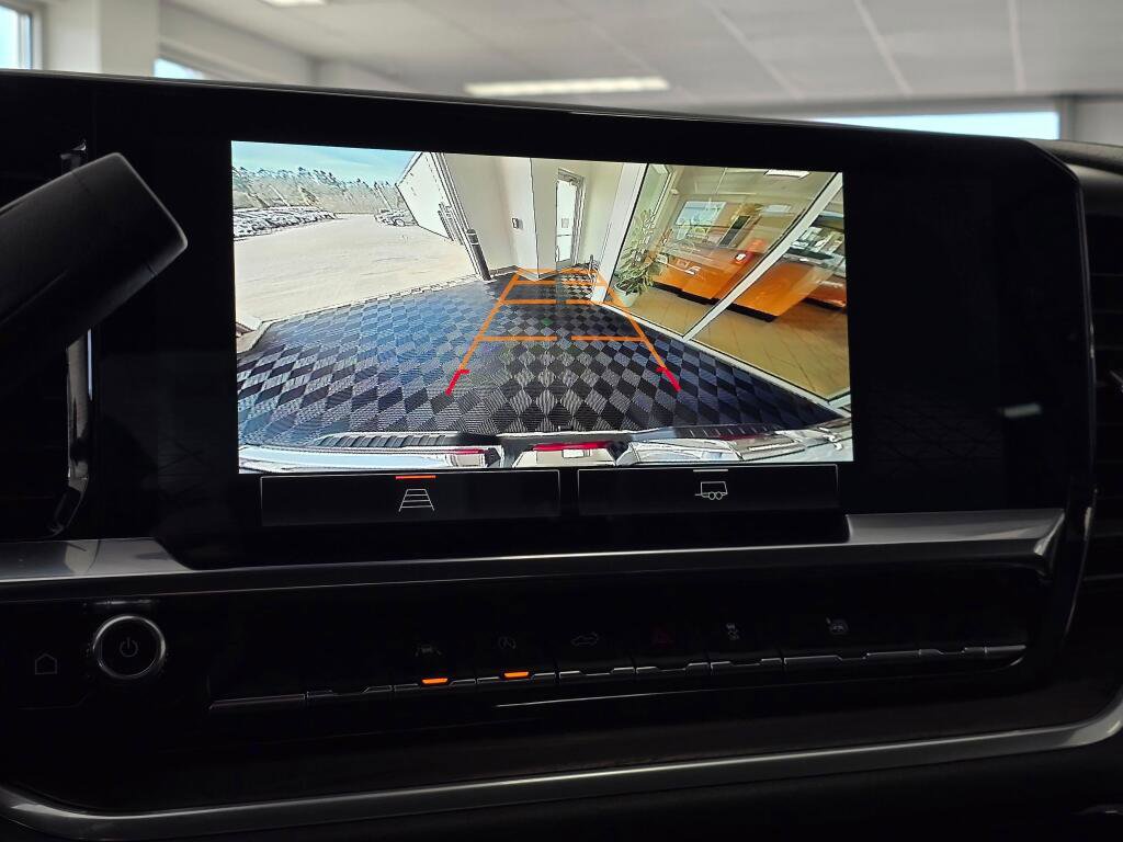 Used 2025 GMC Sierra 1500 SLT image 32