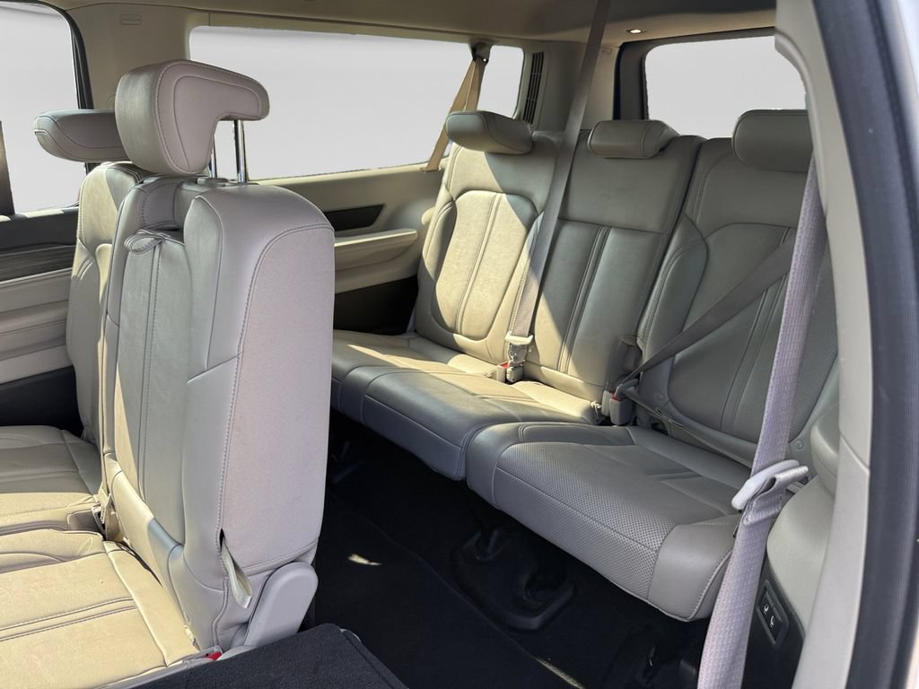 Used 2024 Jeep Wagoneer L Series II w/ Flexible Seating Group AWD/4WD image 36