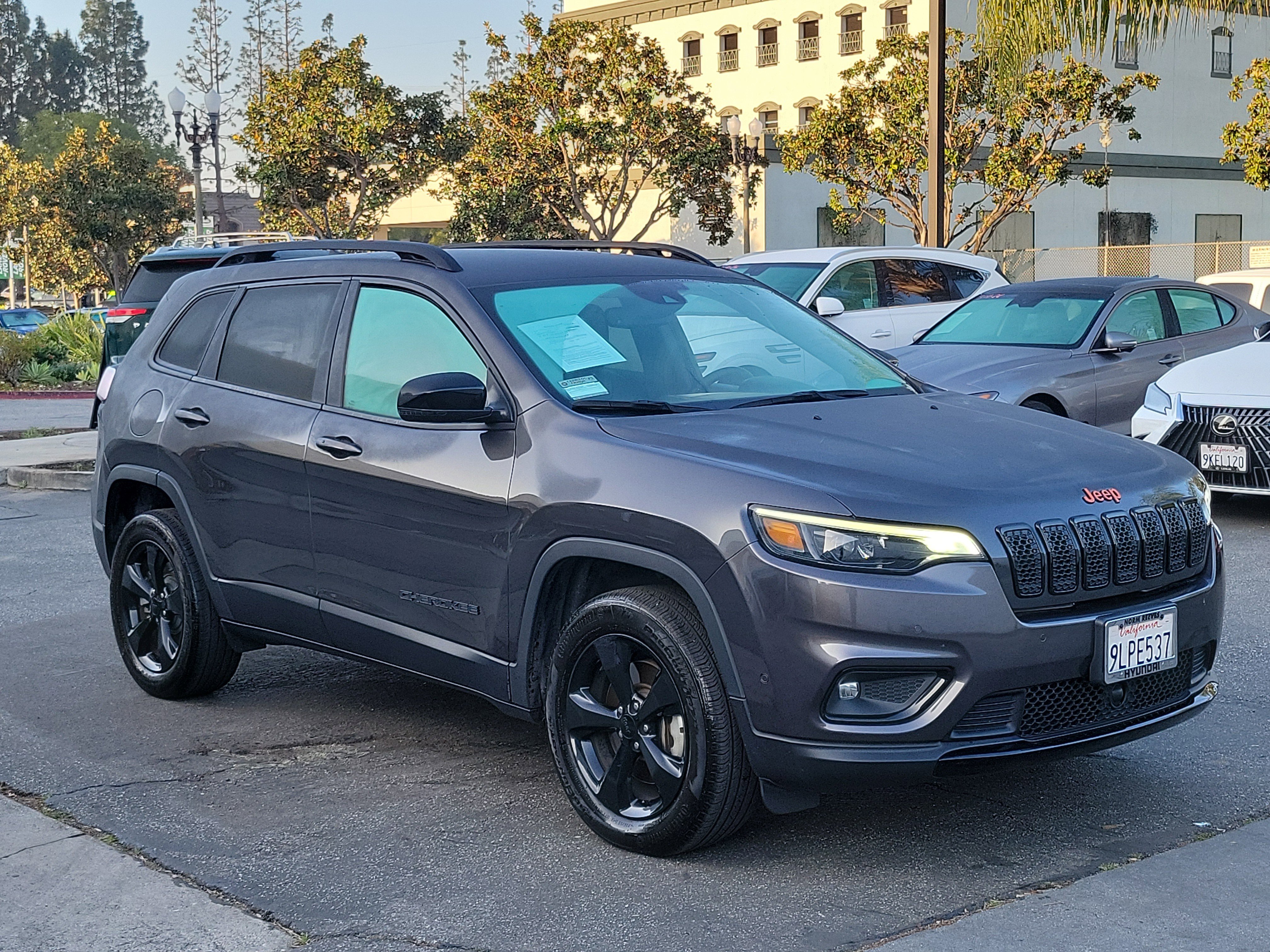 Used 2023 Jeep Cherokee Altitude Lux image 29