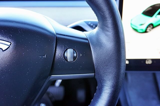 Used 2023 Tesla Model Y Long Range AWD/4WD image 40