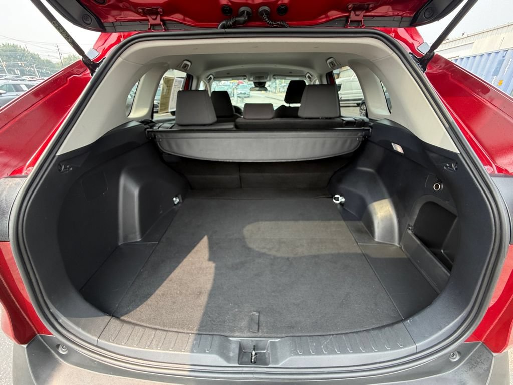 Used 2025 Toyota RAV4 XLE AWD/4WD image 26