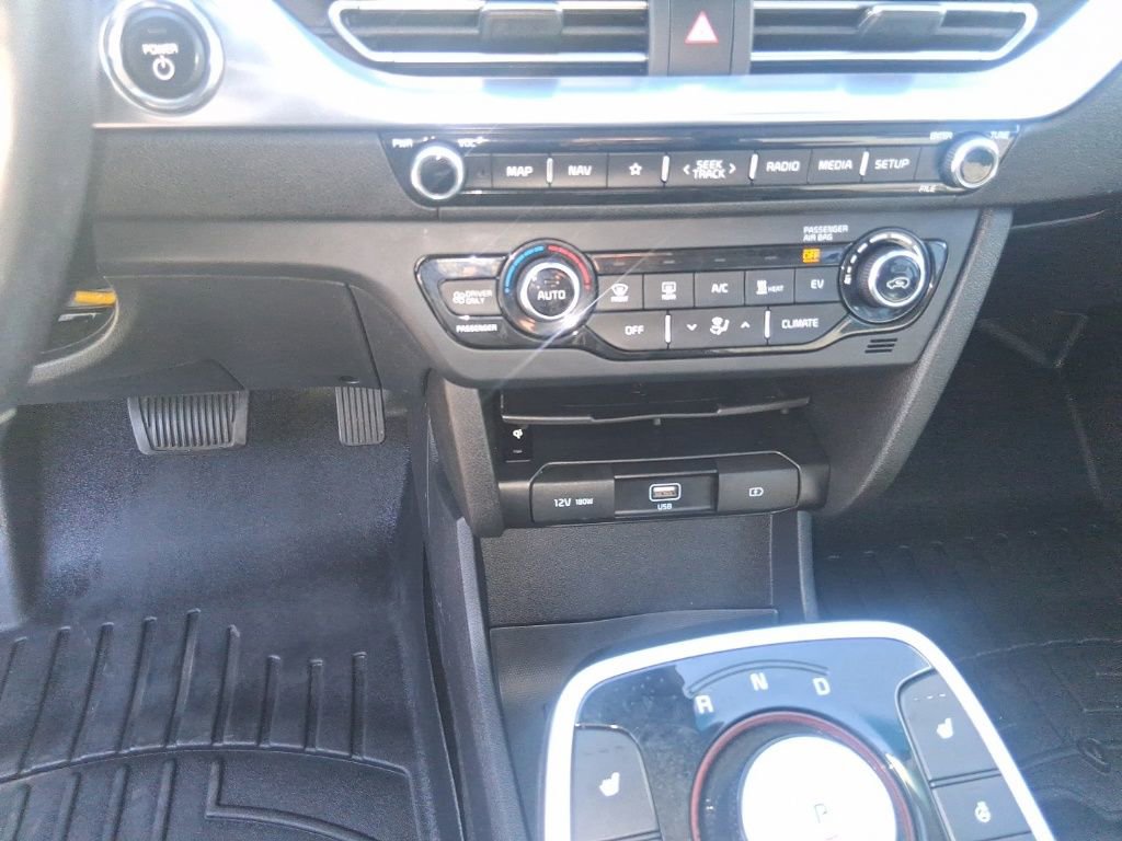 Certified 2022 Kia Niro EX w/ Cold Weather Package image 15