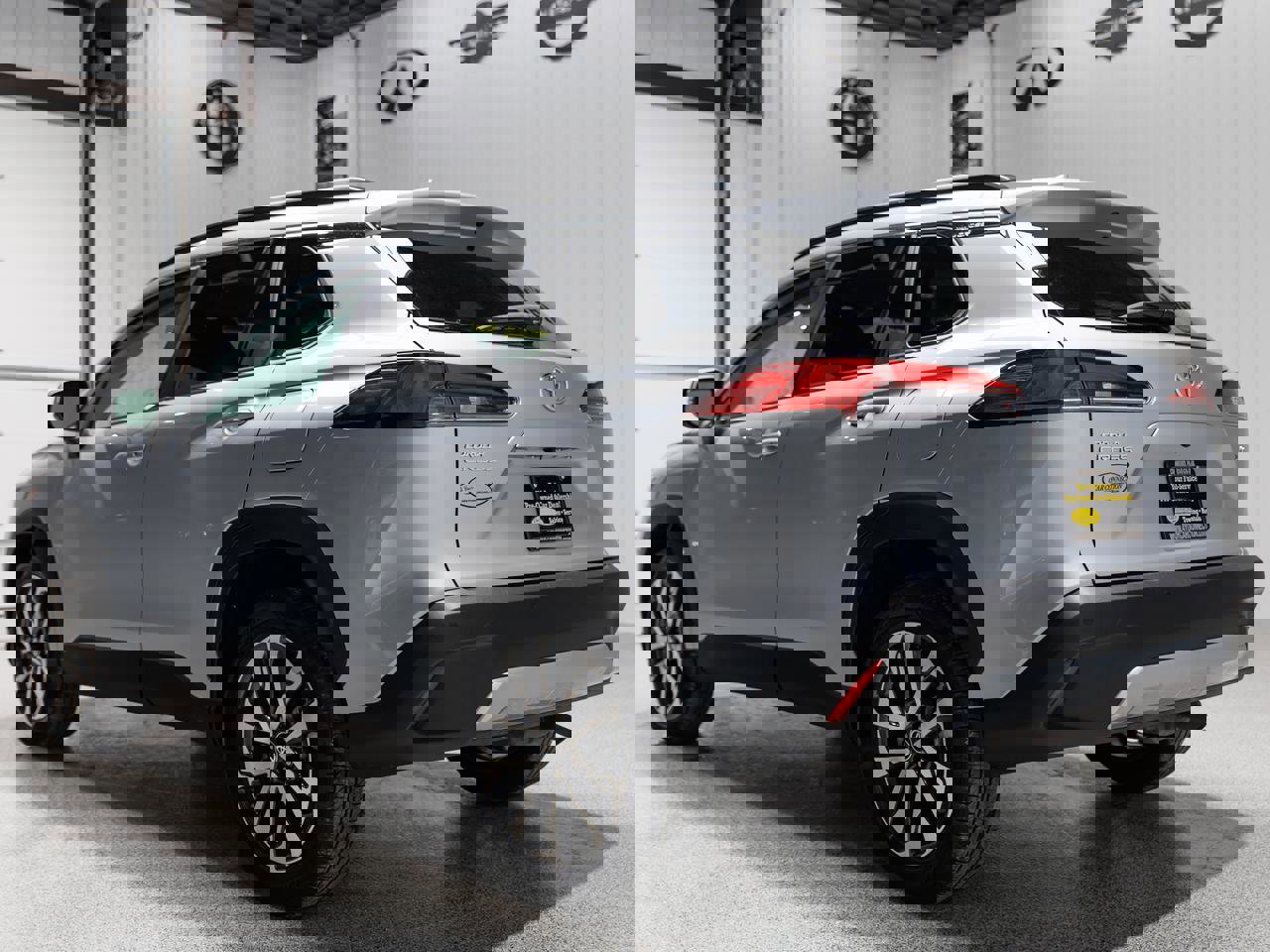 Used 2023 Toyota Corolla Cross XLE image 4