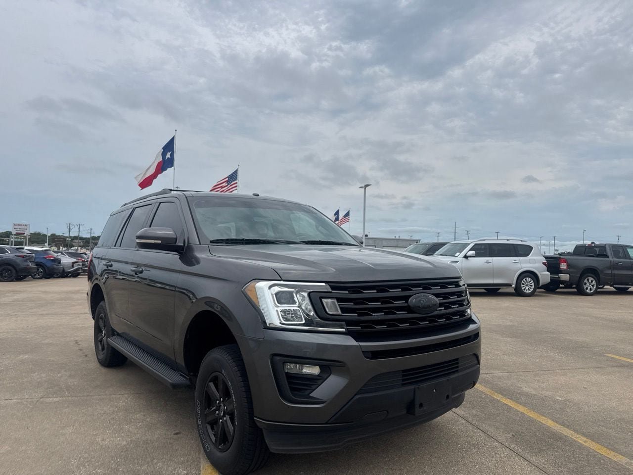 Used 2019 Ford Expedition XLT w/ Equipment Group 201A RWD image 2