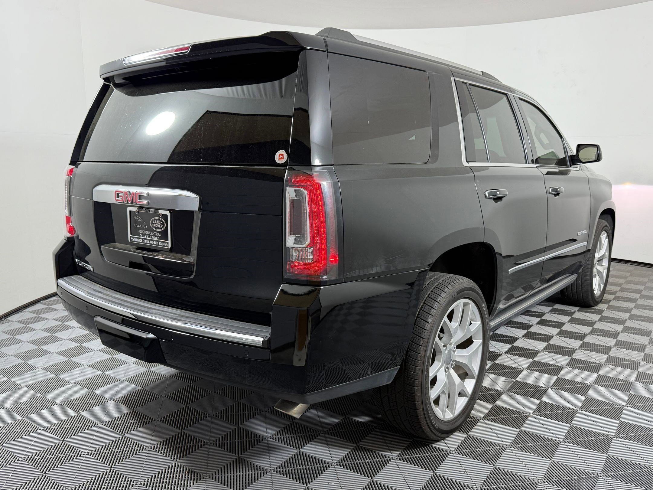 Used 2020 GMC Yukon Denali w/ Denali Ultimate Package image 10