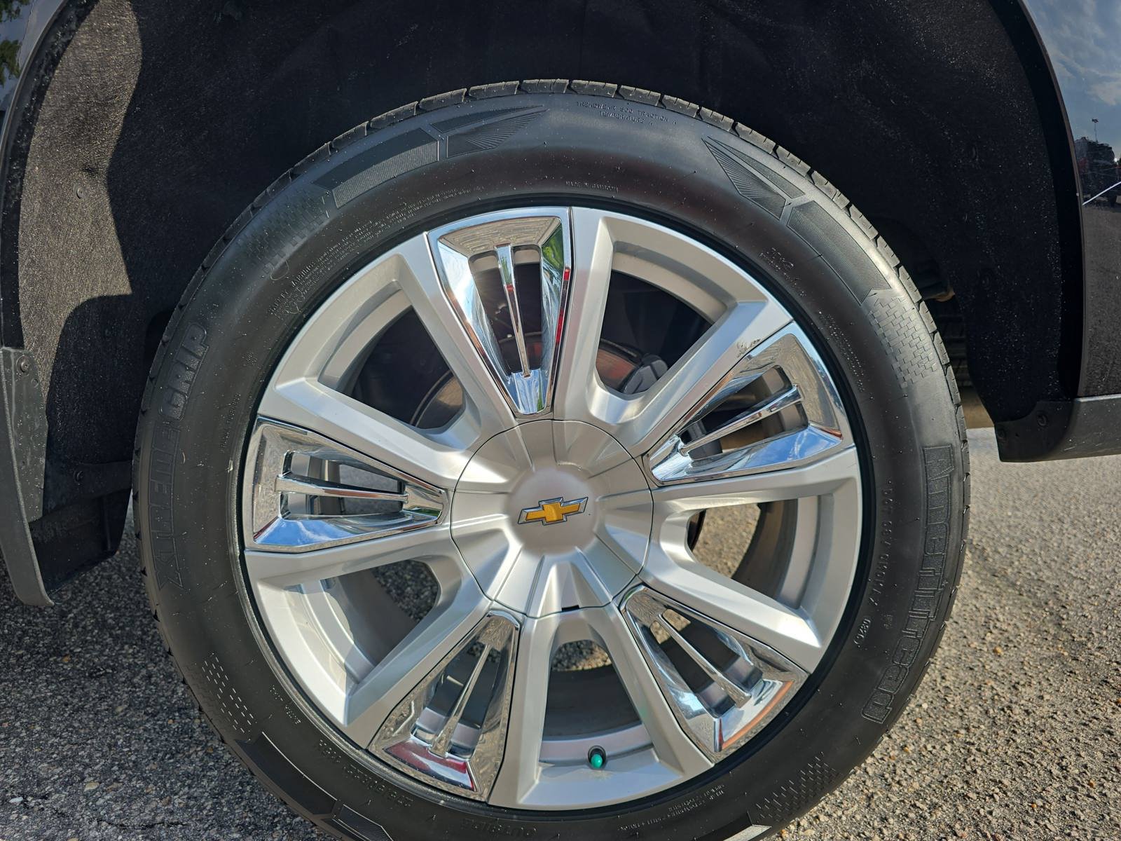 Used 2023 Chevrolet Silverado 1500 High Country w/ High Country Premium Package AWD/4WD image 33
