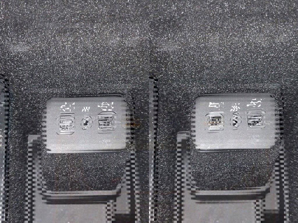 Used 2019 Chrysler 300 Touring L w/ Quick Order Package 22F image 25