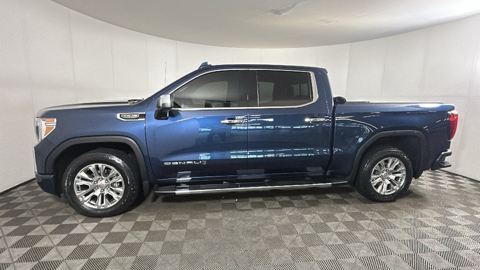 Used 2022 GMC Sierra 1500 Denali w/ Driver Alert Package II AWD/4WD image 7