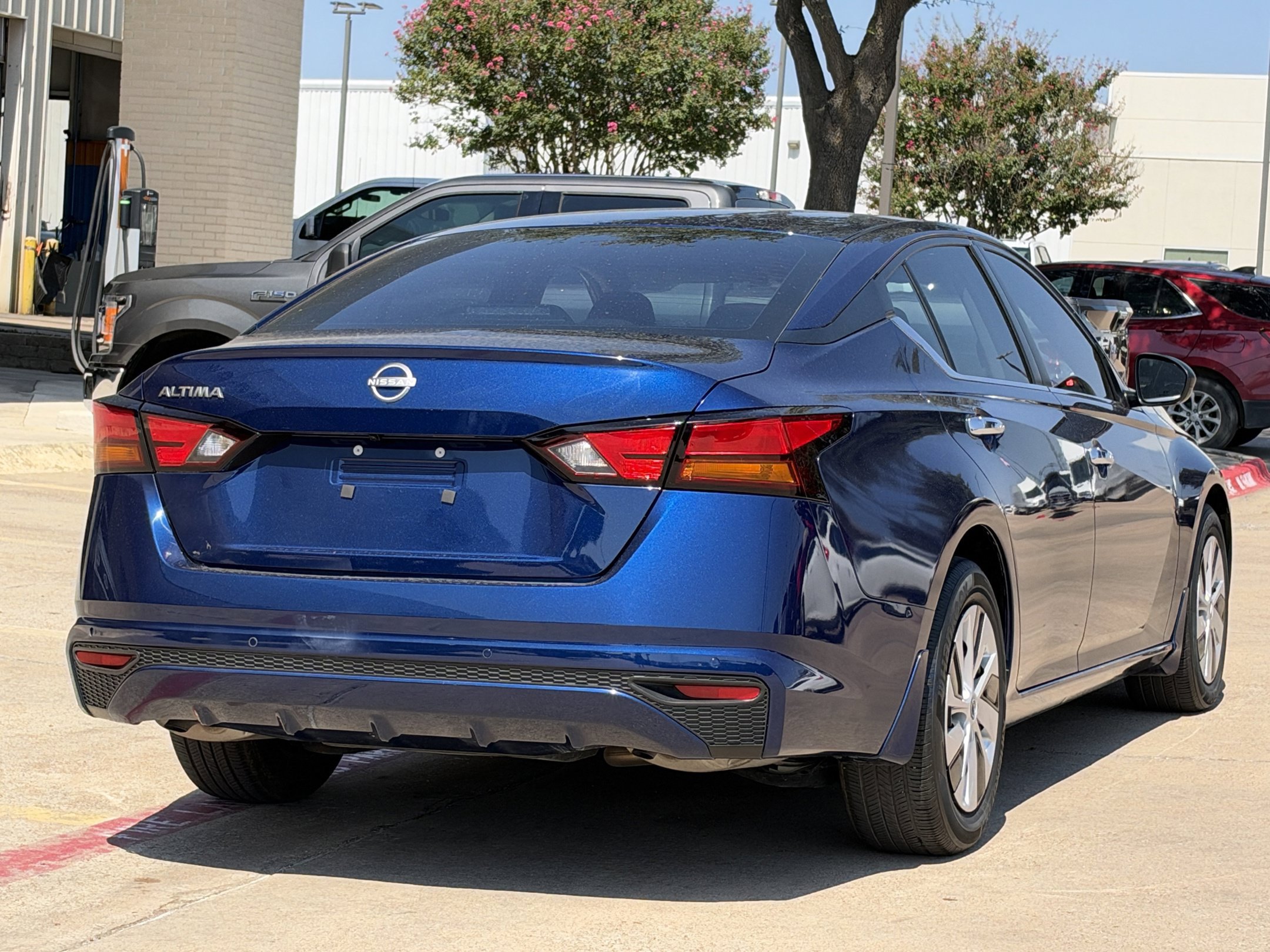 Used 2024 Nissan Altima 2.5 S FWD image 4
