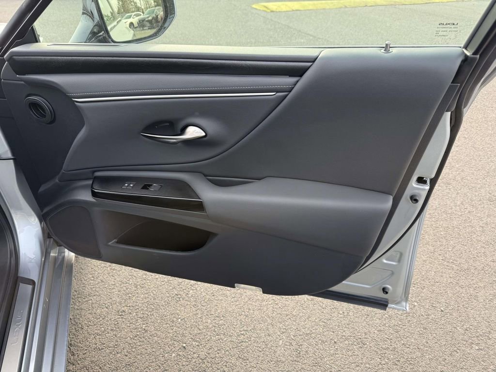 Used 2025 Lexus ES 350 Premium image 16