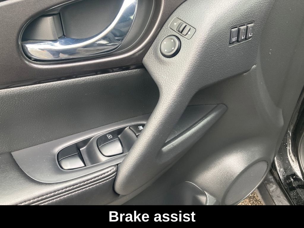 Used 2018 Nissan Rogue SV w/ Premium Package image 14