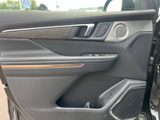 Used 2025 Buick Enclave Avenir w/ LPO, Floor Liner Package AWD/4WD image 26