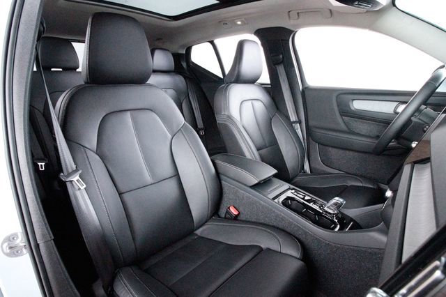 Certified 2025 Volvo XC40 B5 Ultra w/ Protection Package Premier image 21