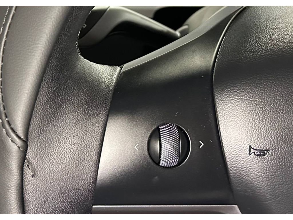 Used 2023 Tesla Model Y Performance AWD/4WD image 18