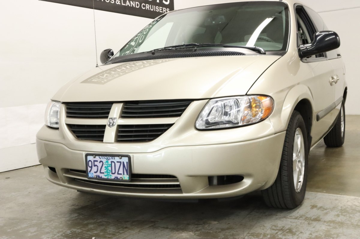 Used 2007 Dodge Caravan SXT w/ Popular Equipment Group I FWD image 3