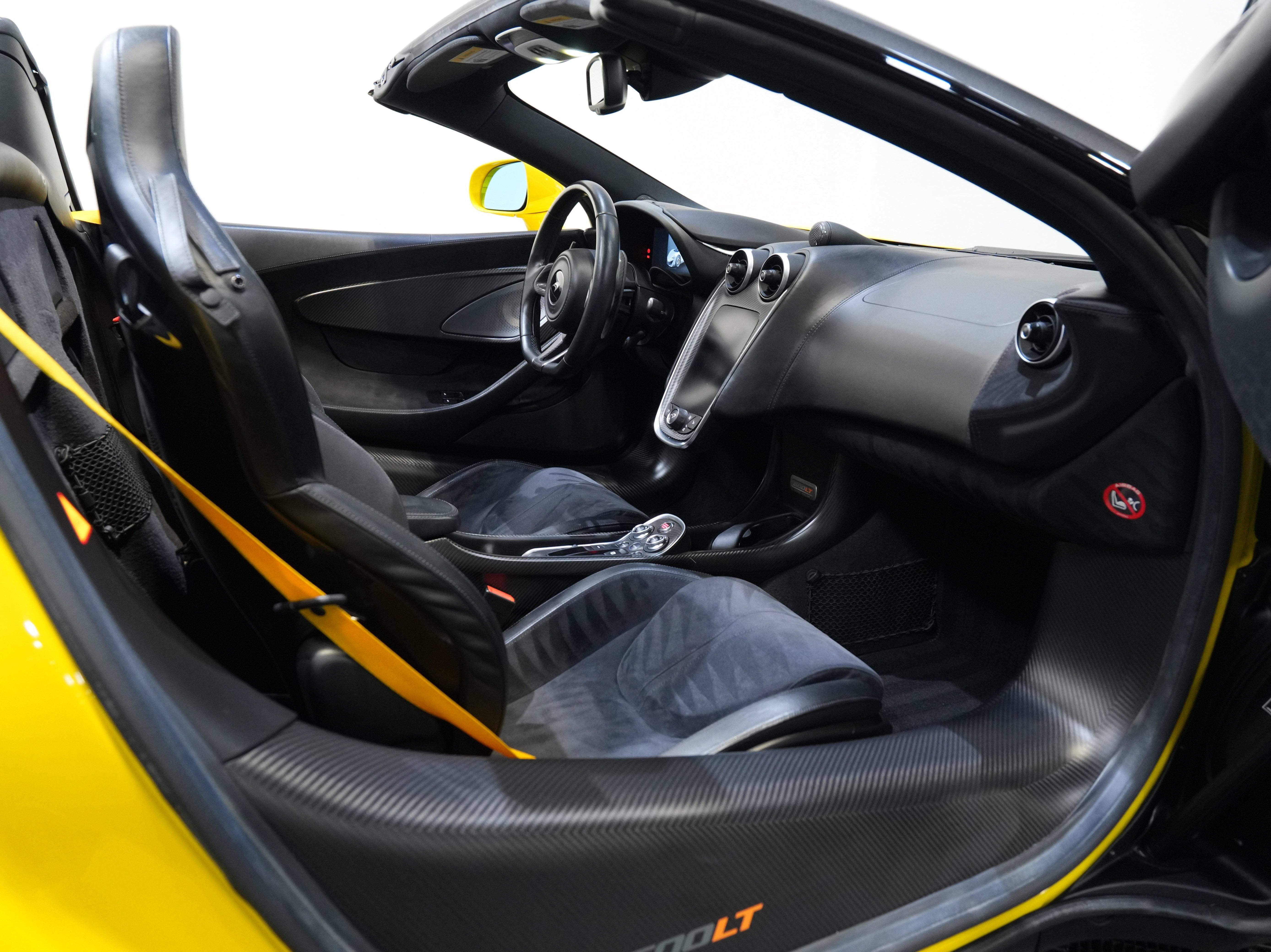 Used 2020 McLaren 600LT Spider RWD image 35