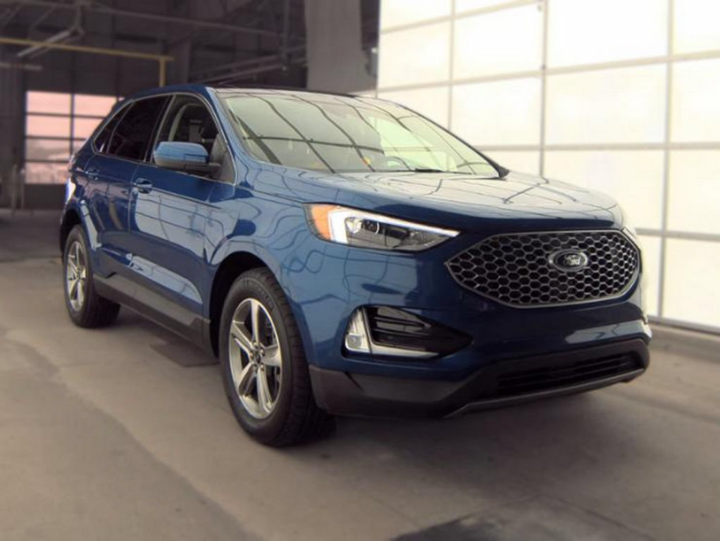 Used 2023 Ford Edge SEL w/ Convenience Package AWD/4WD image 4