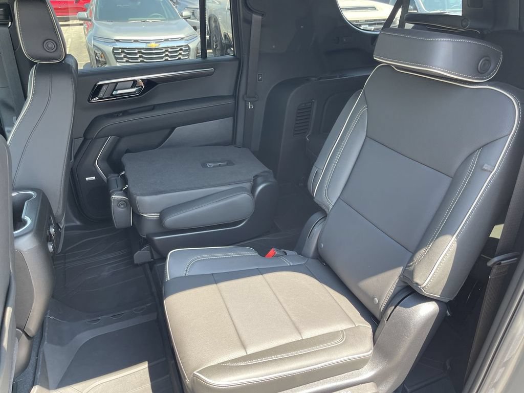 New 2026 Chevrolet Suburban Premier w/ Sun And Tow Package AWD/4WD image 23