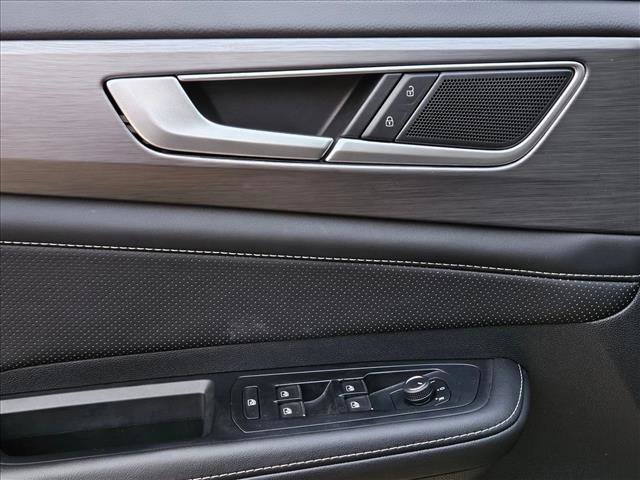 Used 2025 Volkswagen Atlas Cross Sport SE image 10