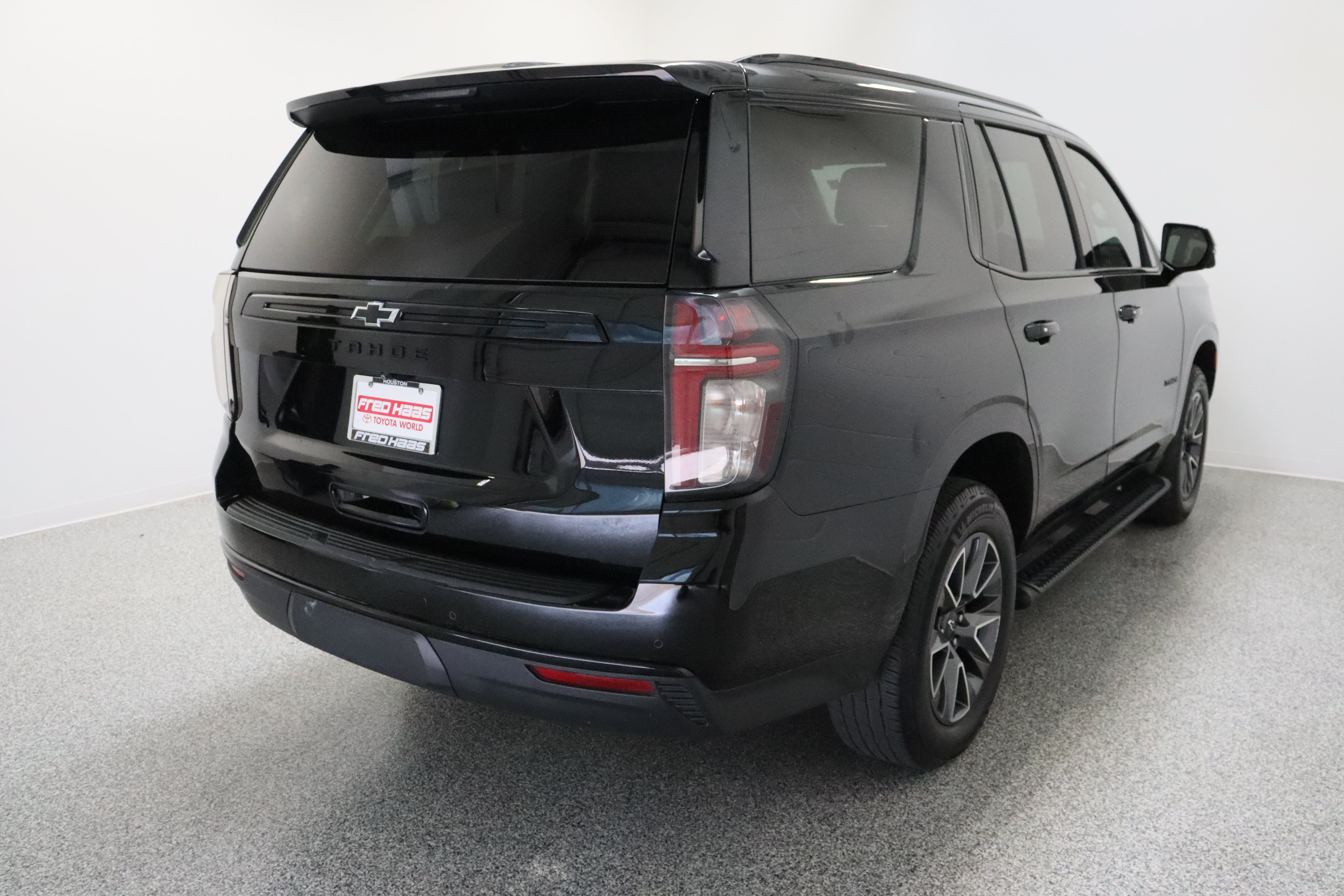 Used 2024 Chevrolet Tahoe Z71 w/ Z71 Off-Road Package AWD/4WD image 7