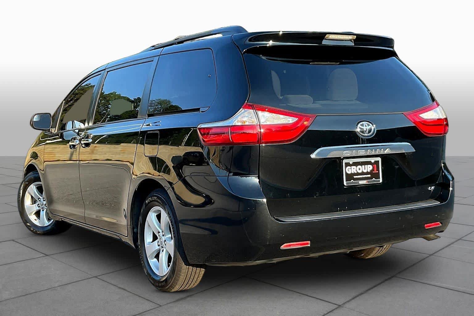 Used 2015 Toyota Sienna LE FWD image 12