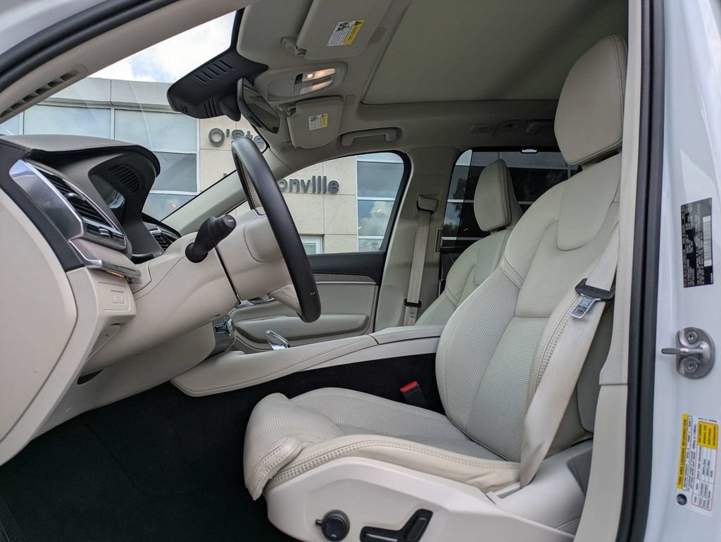Used 2023 Volvo XC90 T8 Ultimate w/ Protection Package Premier AWD/4WD image 2