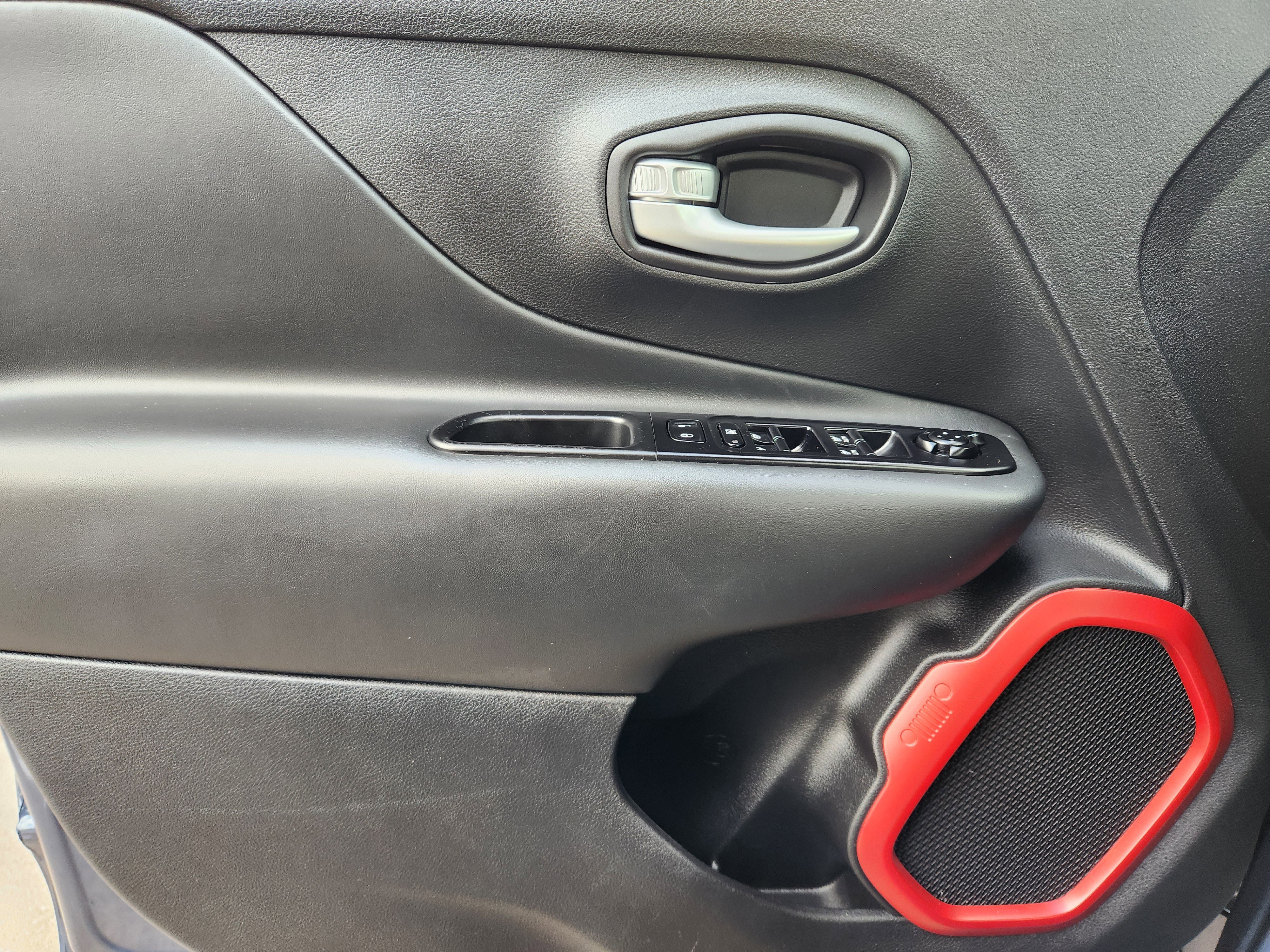 Used 2023 Jeep Renegade Trailhawk image 24