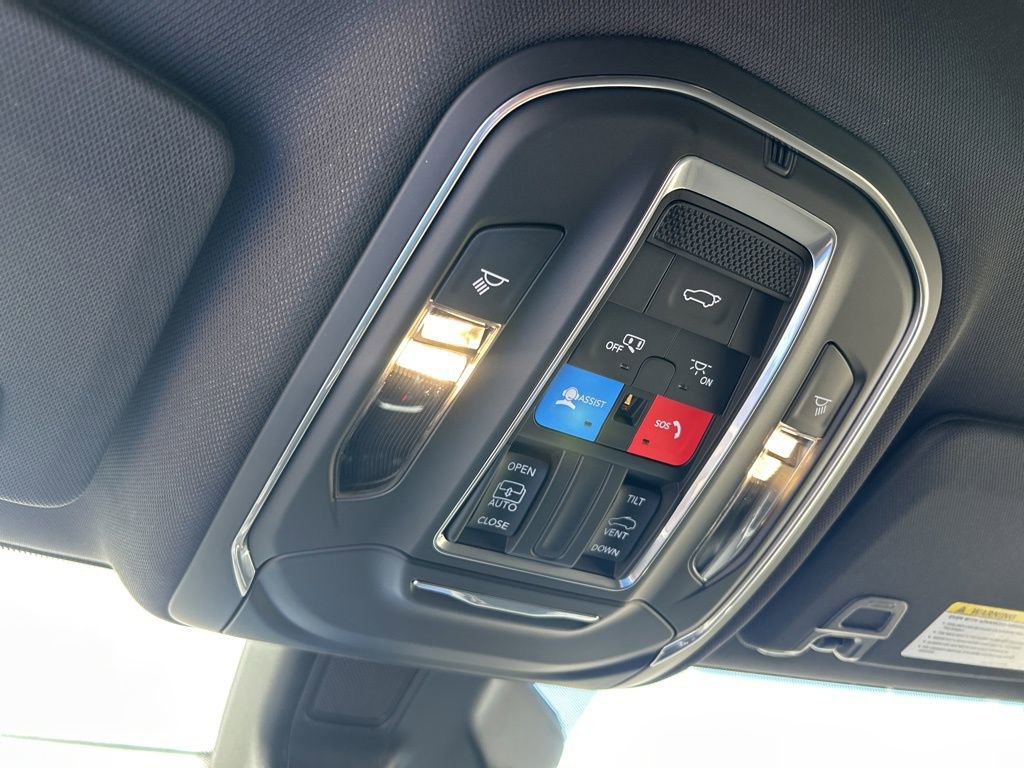 New 2025 Jeep Grand Cherokee Laredo X w/ Luxury Tech Group I image 42