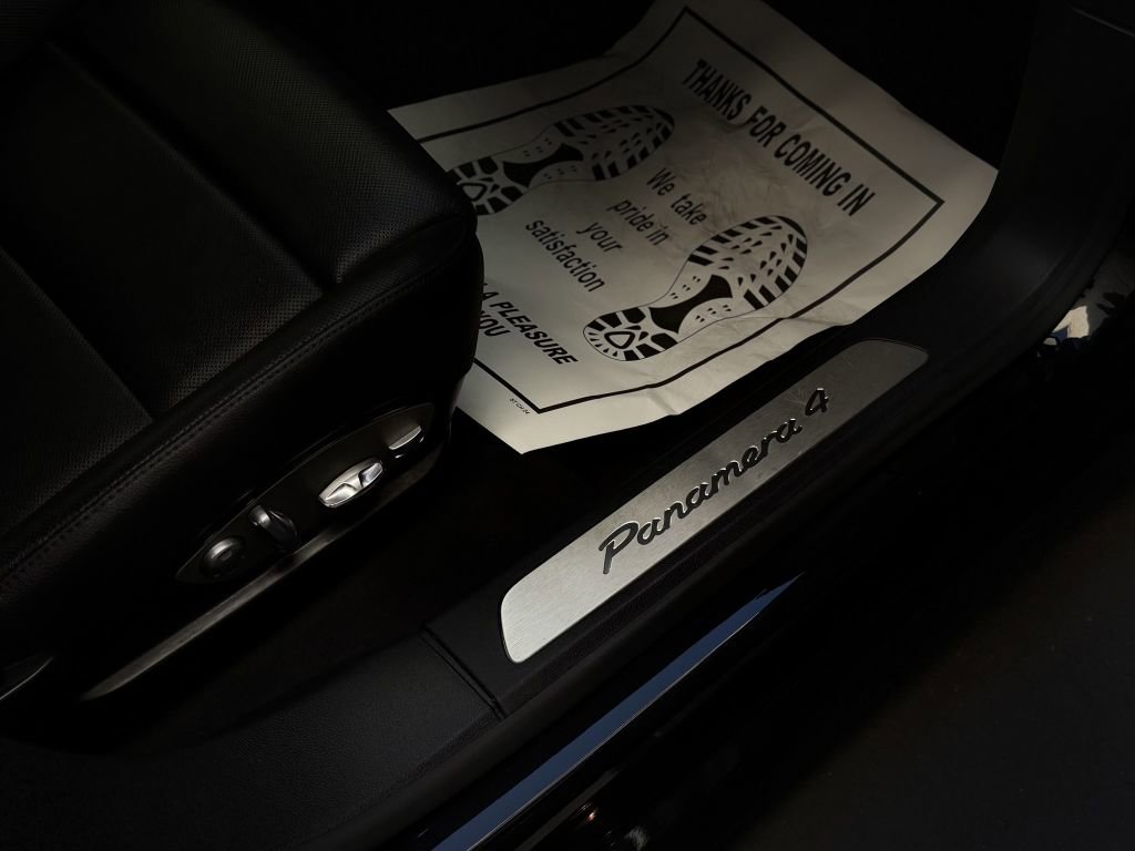 Used 2015 Porsche Panamera image 31