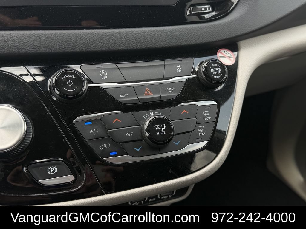 Used 2022 Chrysler Voyager LX FWD image 20