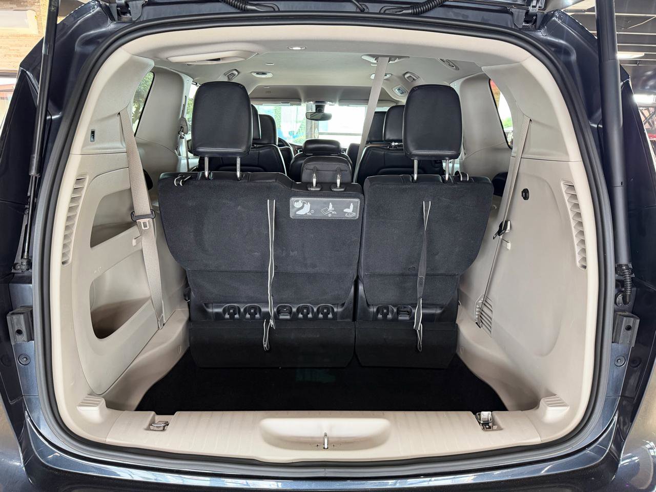 Used 2019 Chrysler Pacifica Touring-L image 24