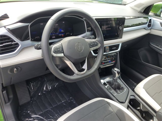 New 2025 Volkswagen Taos SE image 20
