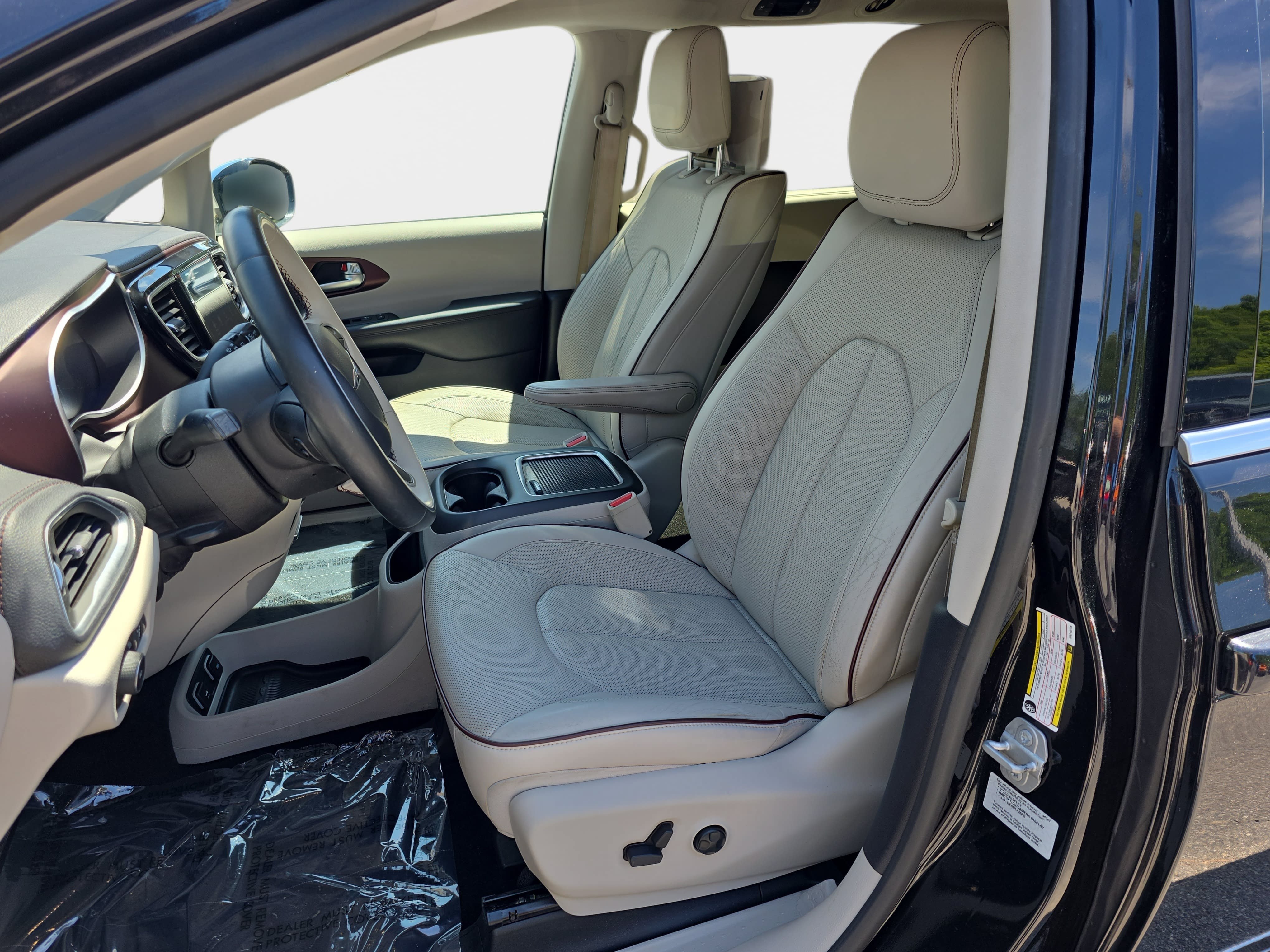 Used 2017 Chrysler Pacifica Limited FWD image 13