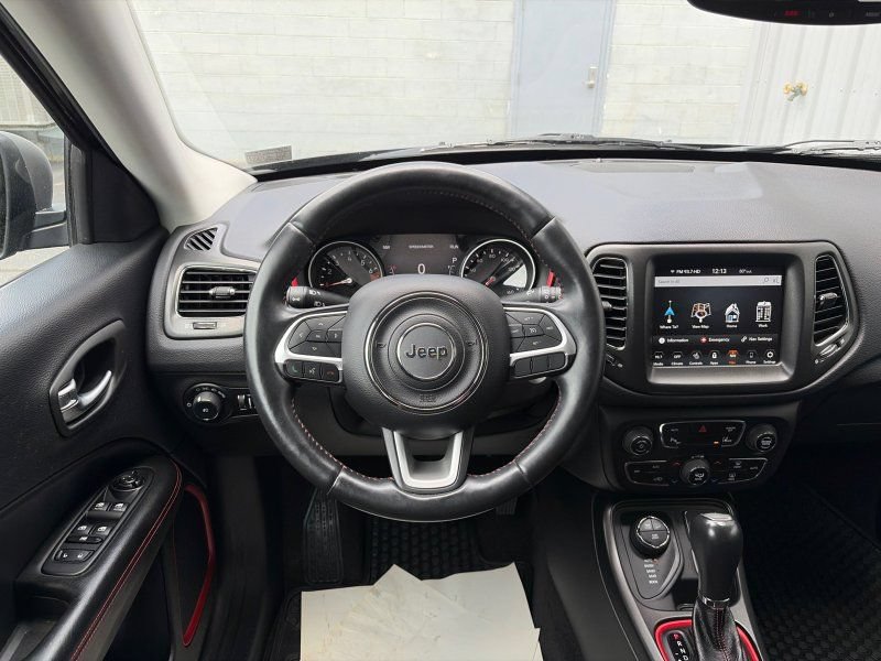 Used 2018 Jeep Compass Trailhawk w/ Leather Interior Group AWD/4WD image 17